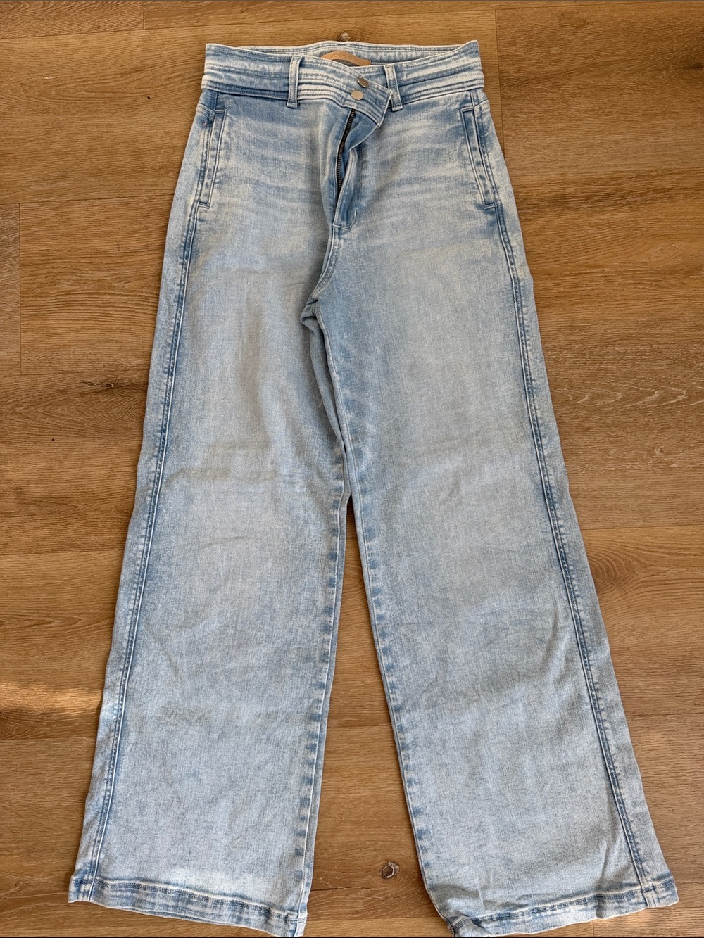 Joe’s Light Wash Wide Leg Women’s Jeans